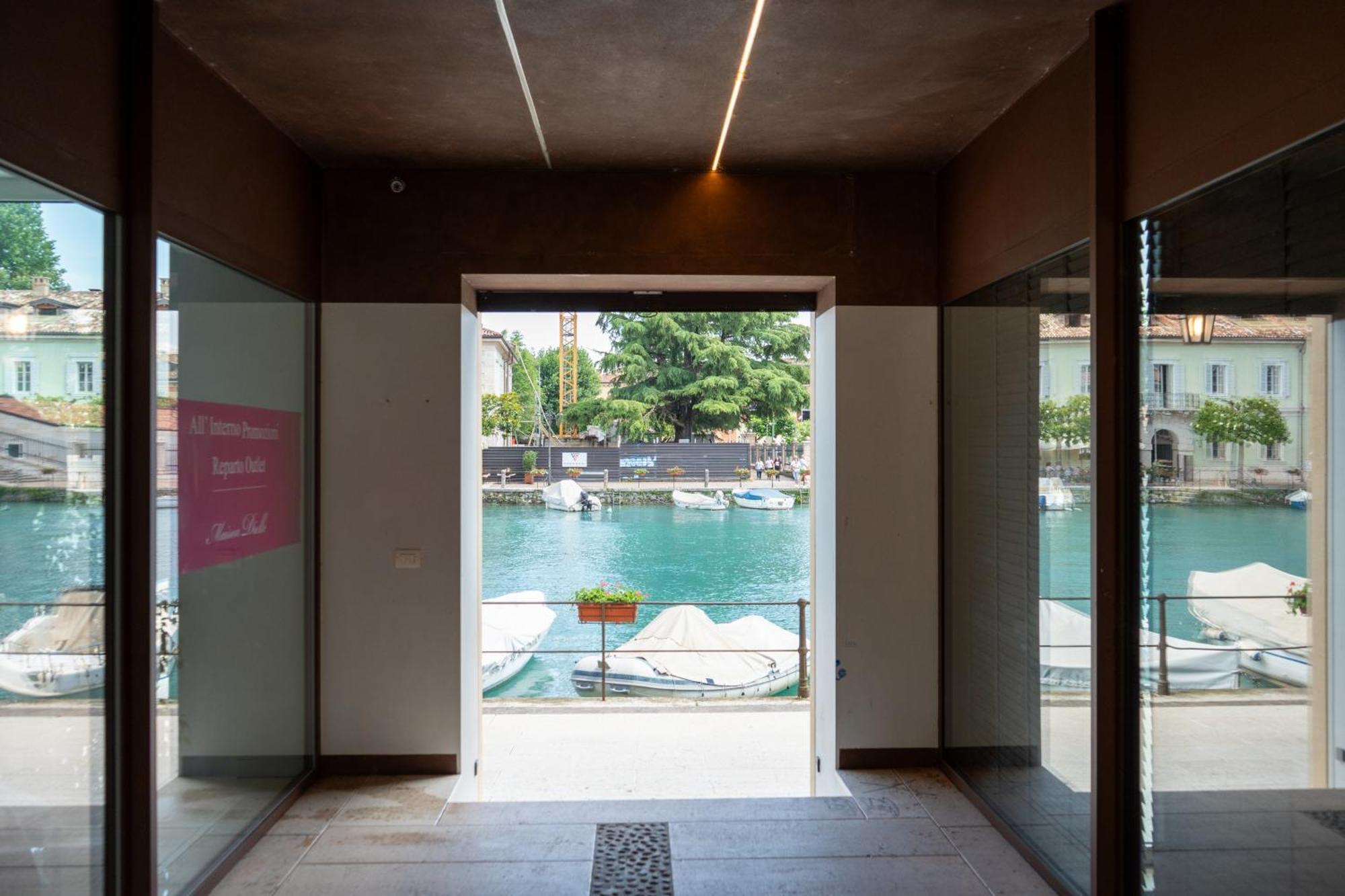 C House Rooms Lake Peschiera del Garda Exterior photo